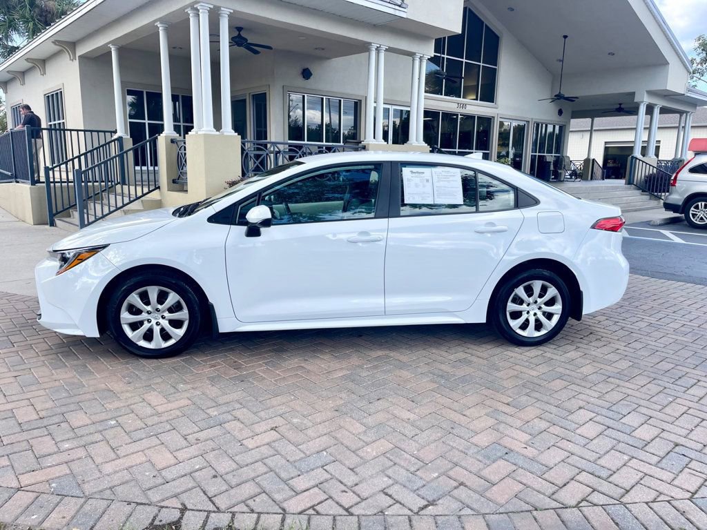 Used 2025 Toyota Corolla LE image 2