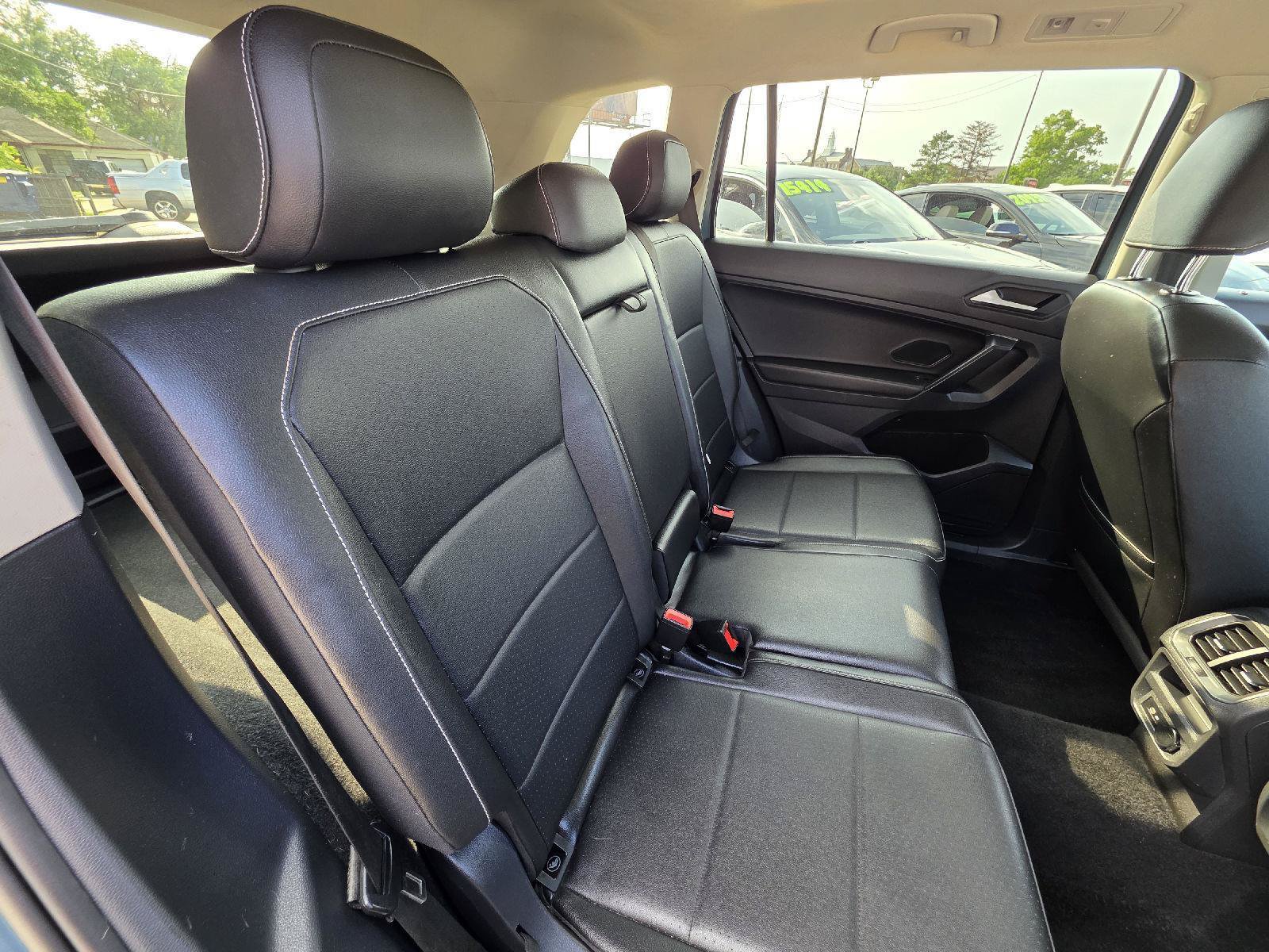 Used 2021 Volkswagen Tiguan SEL AWD/4WD image 29