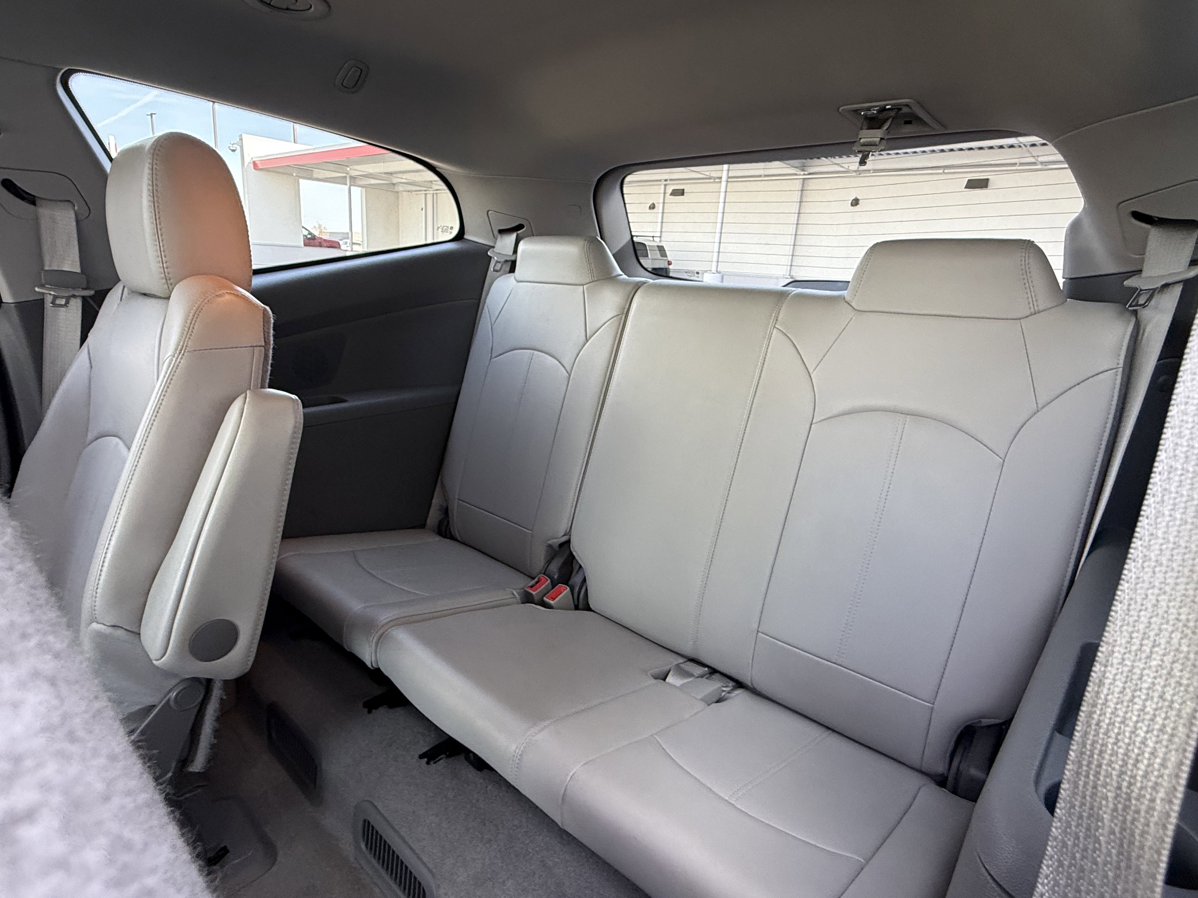 Used 2017 Chevrolet Traverse LT image 7