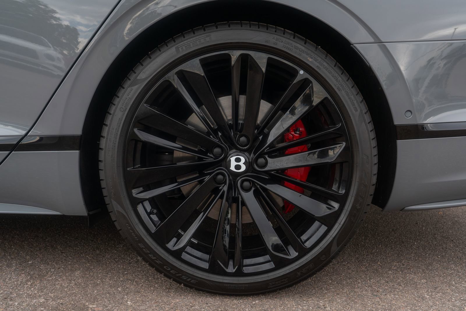 New 2025 Bentley Flying Spur Plug-In Hybrid image 9