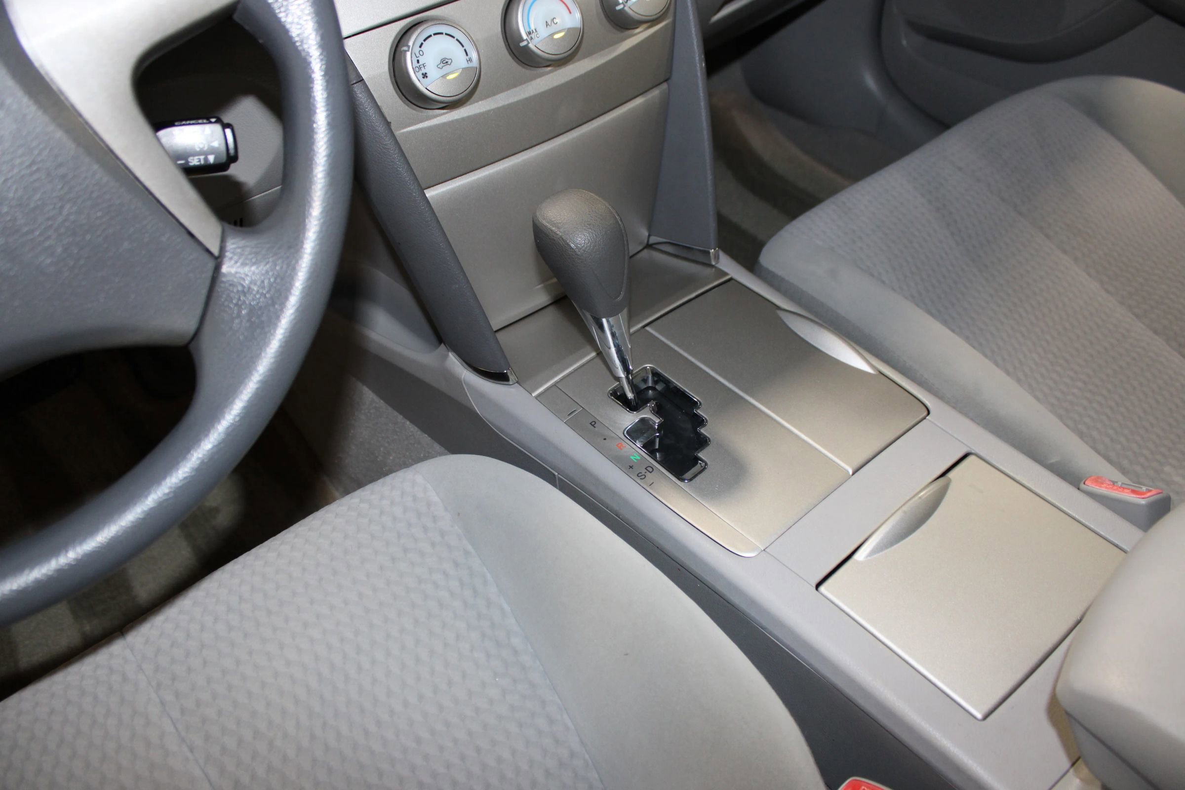 Used 2010 Toyota Camry LE image 14