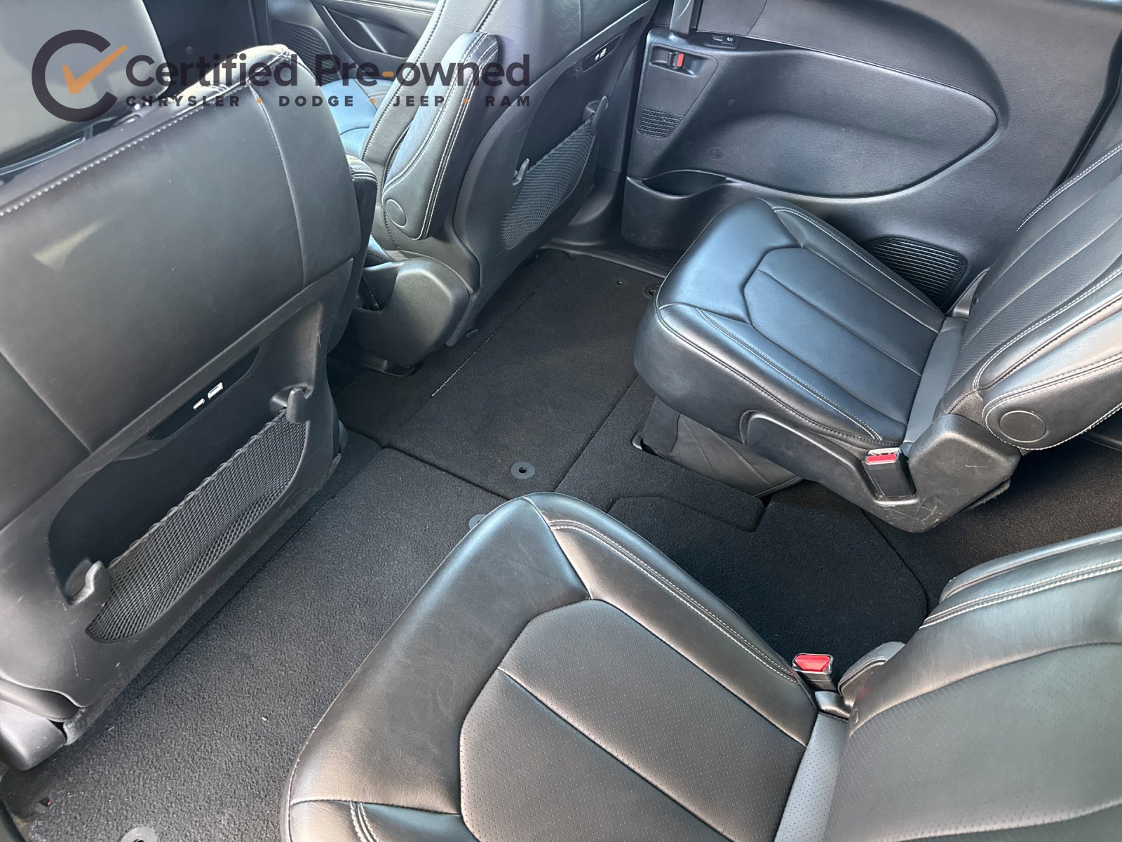 Certified 2025 Chrysler Pacifica Select FWD image 13