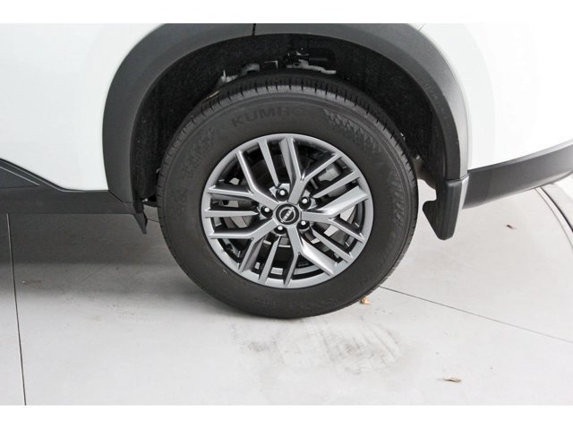 Used 2024 Nissan Rogue S AWD/4WD image 6