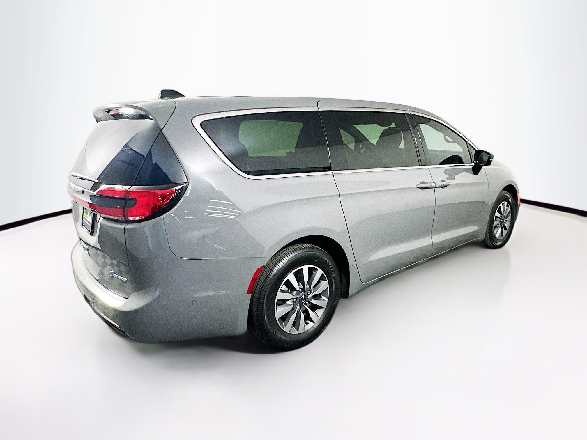 Used 2025 Chrysler Pacifica Select image 9