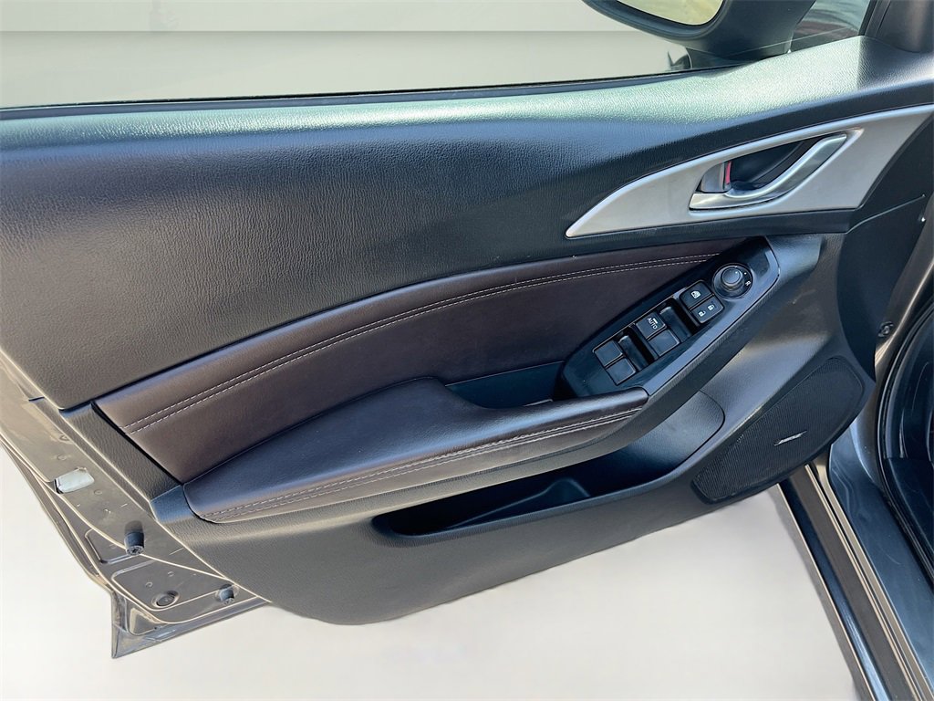 Used 2017 MAZDA MAZDA3 Touring w/ Popular Equipment Package image 17