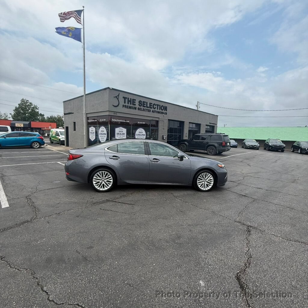 Used 2018 Lexus ES 350 w/ Luxury Package w/Wood Trim FWD image 18