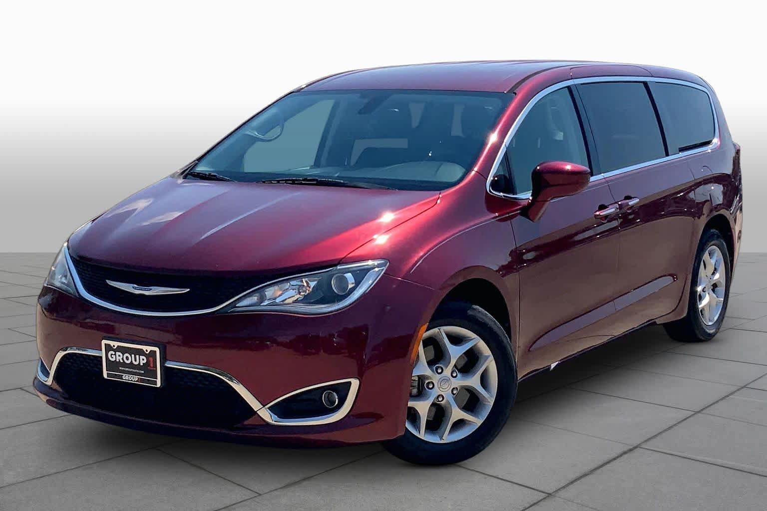 Used 2018 Chrysler Pacifica Touring Plus w/ Tire & Wheel Group FWD image 1