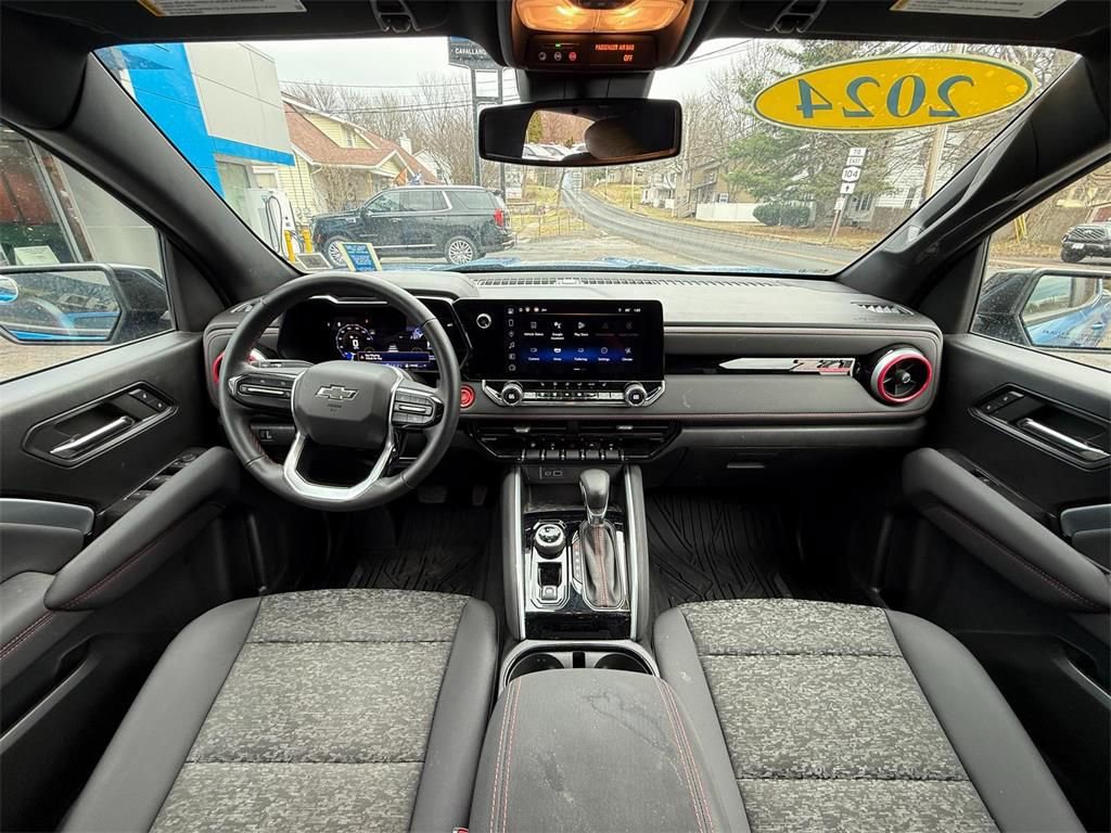 Used 2024 Chevrolet Colorado Z71 w/ Z71 Convenience Package 2 image 10