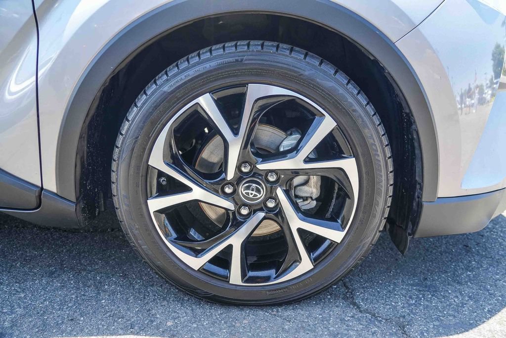 Used 2019 Toyota C-HR XLE FWD image 12