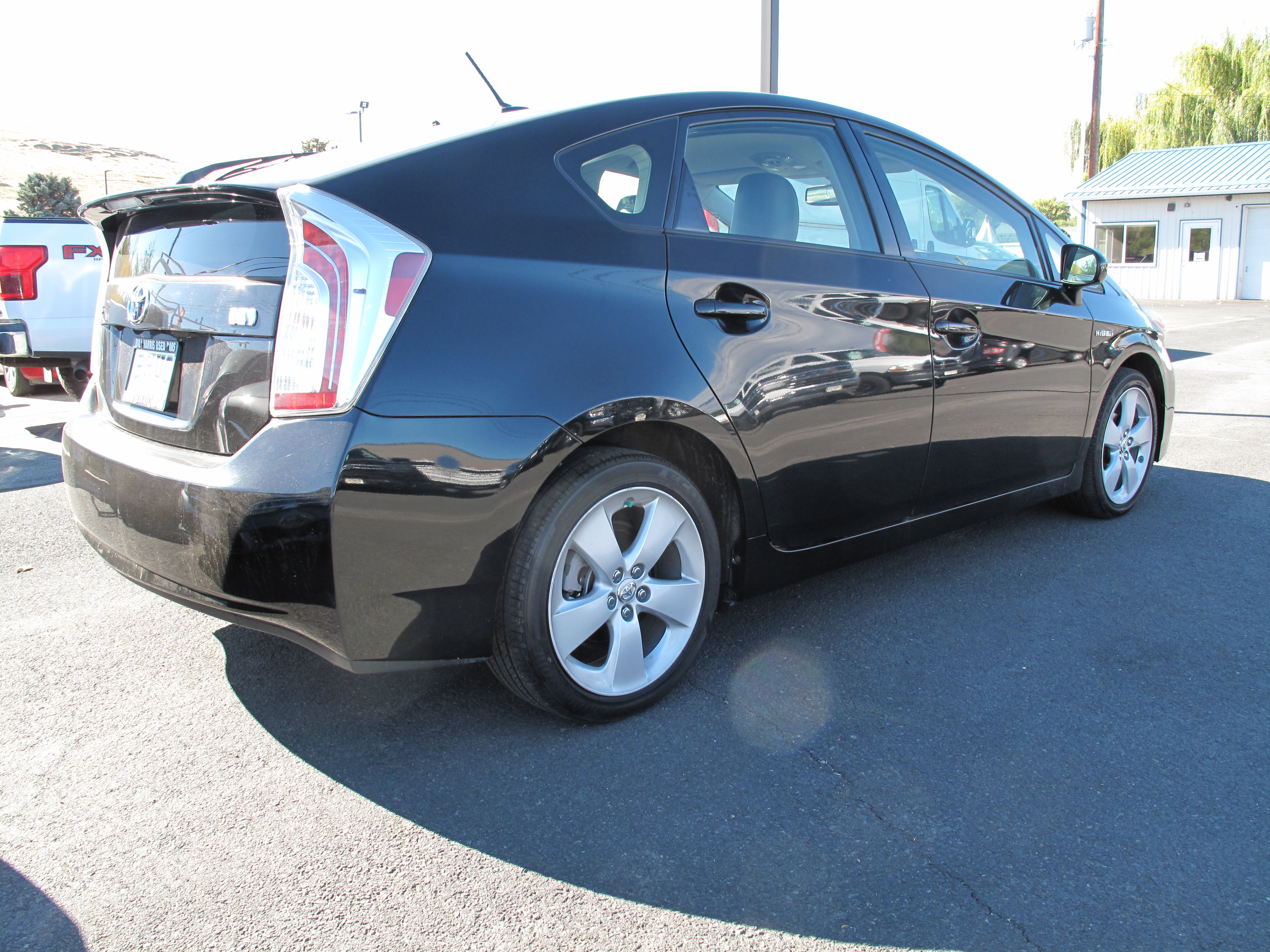 Used 2013 Toyota Prius Five FWD image 3