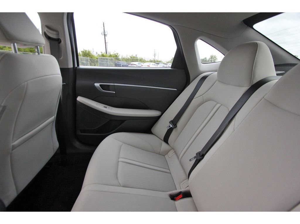 Certified 2025 Hyundai Sonata SE FWD image 12