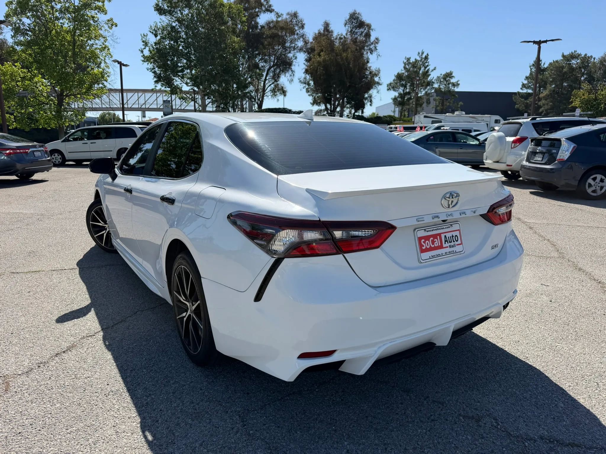 Used 2021 Toyota Camry SE FWD image 5