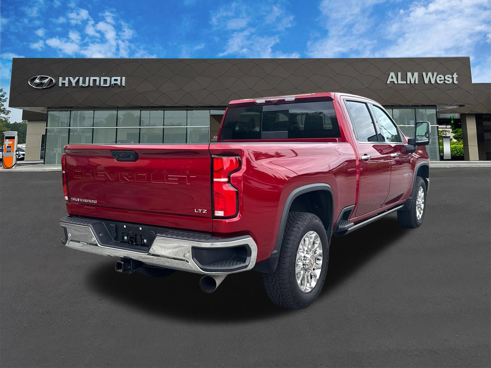 Used 2025 Chevrolet Silverado 2500 LTZ w/ LTZ Premium Package AWD/4WD image 5
