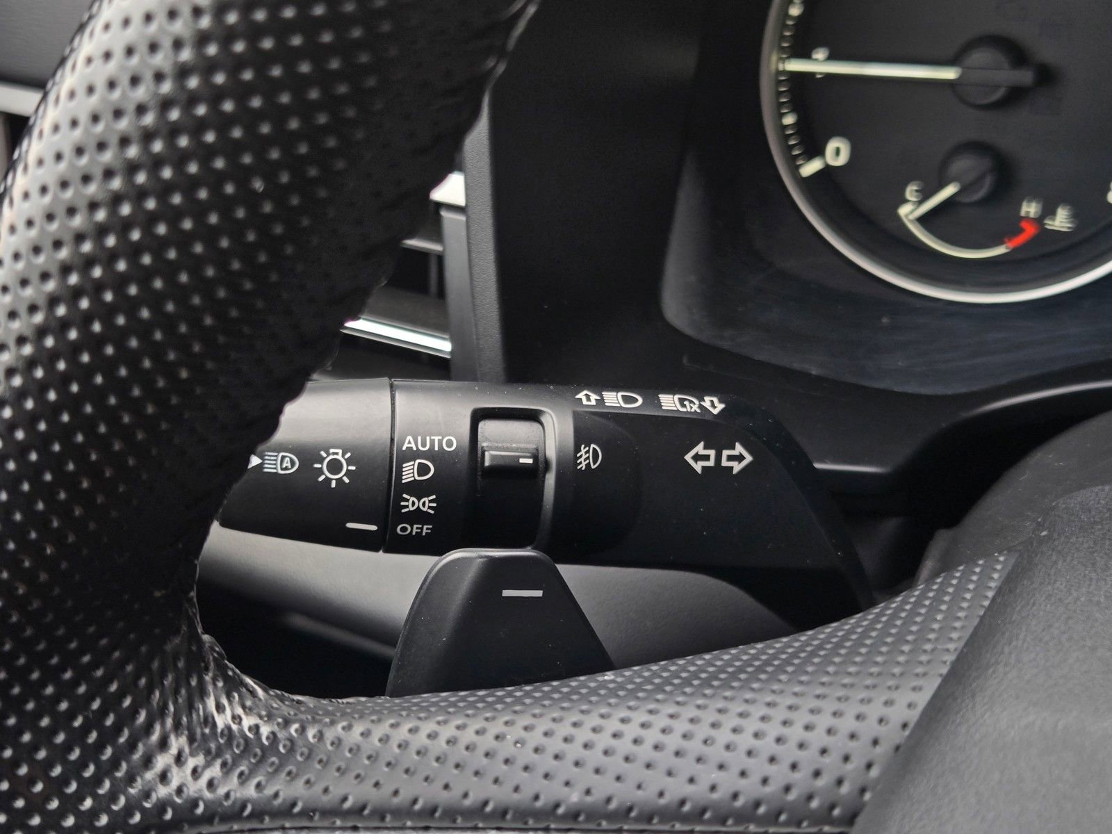 Used 2024 Mitsubishi Outlander SE Black Edition image 24