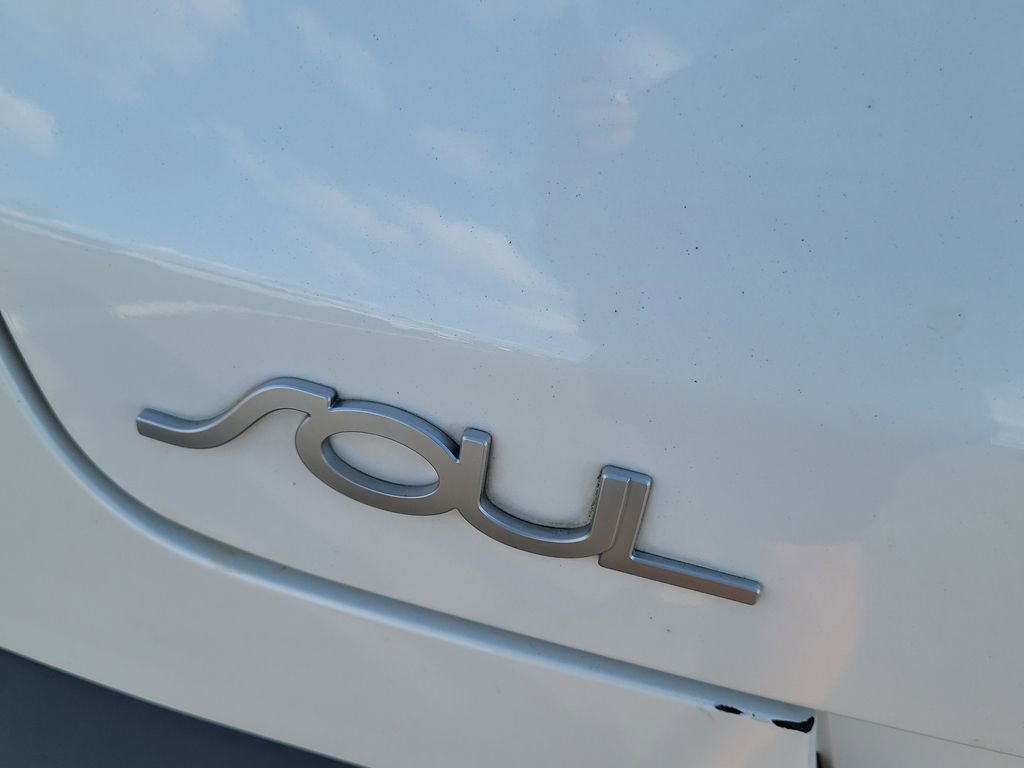 Used 2022 Kia Soul LX image 6