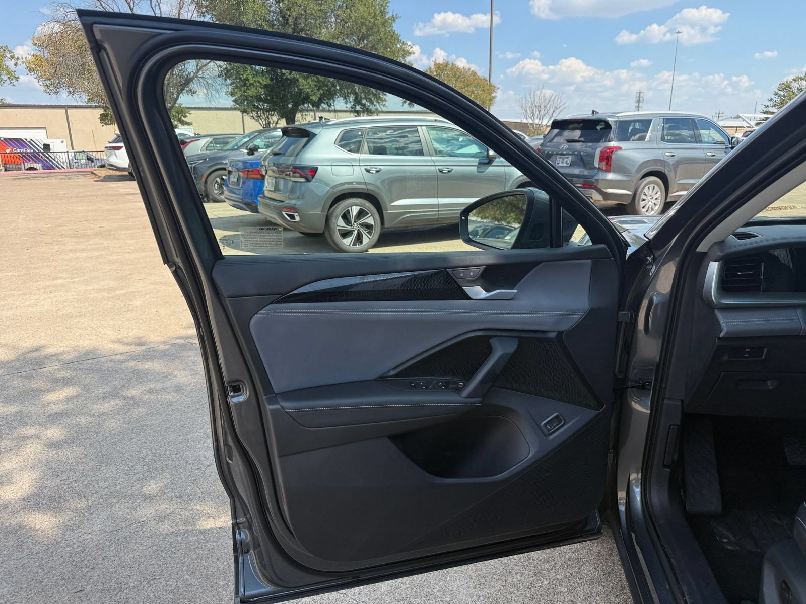 Used 2026 Volkswagen Tiguan SE FWD image 18