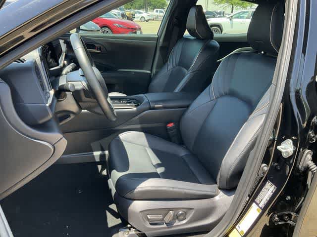 Used 2025 Toyota Crown AWD/4WD image 12
