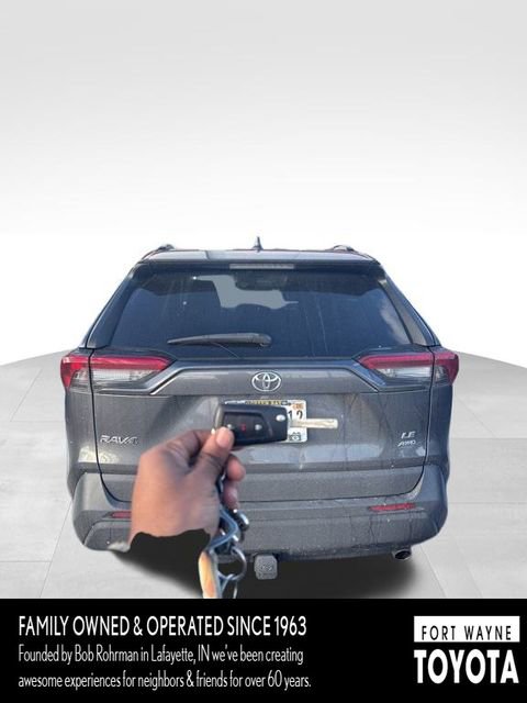 Used 2019 Toyota RAV4 LE image 5