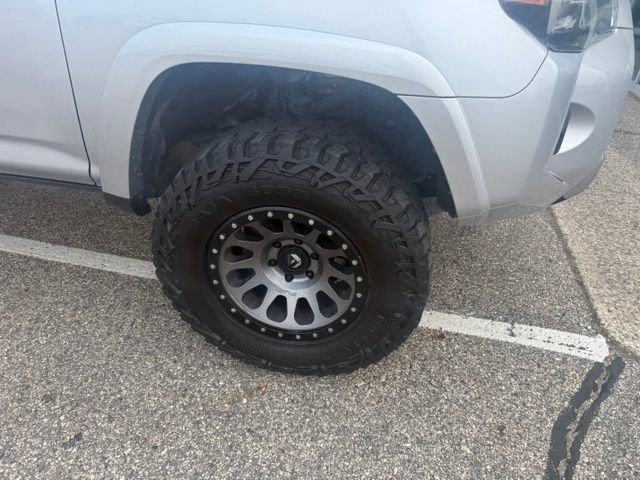 Used 2019 Toyota 4Runner TRD Off-Road AWD/4WD image 3