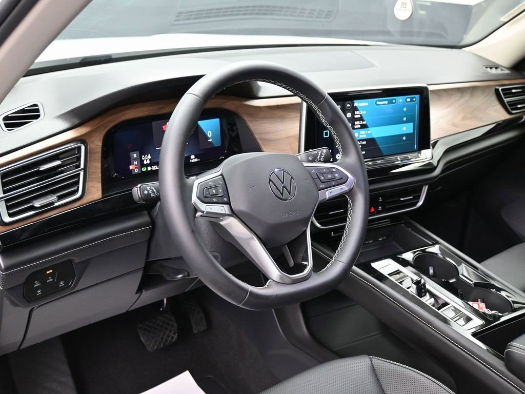 Used 2024 Volkswagen Atlas SE image 16