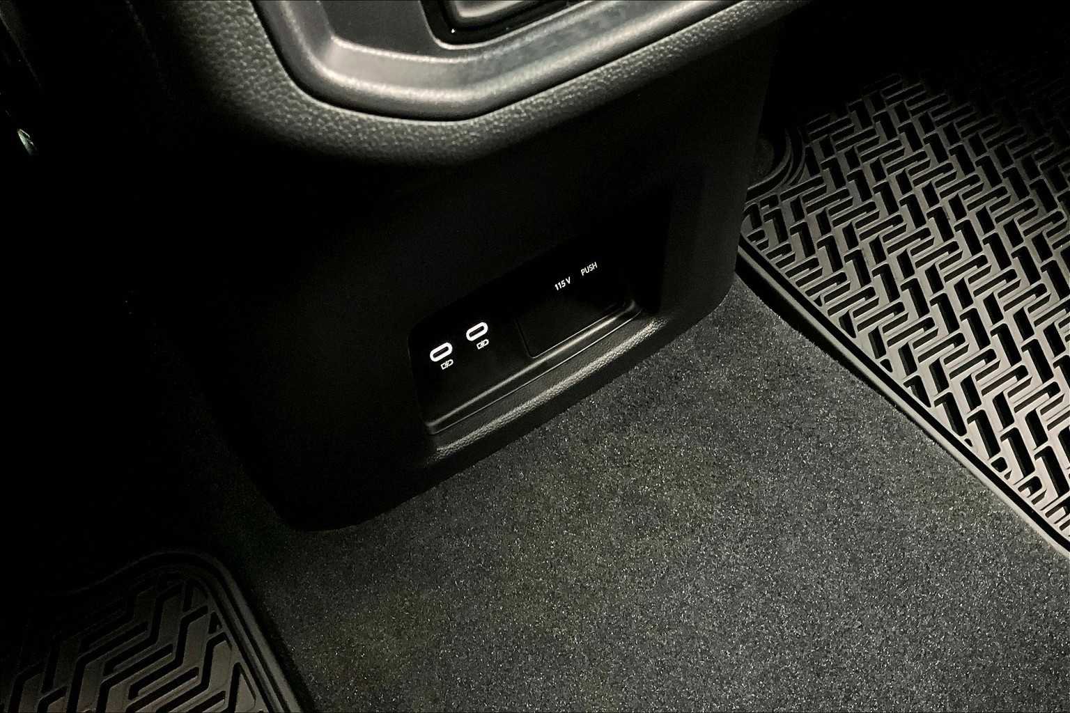 New 2025 Volkswagen Atlas Peak Edition SE image 22