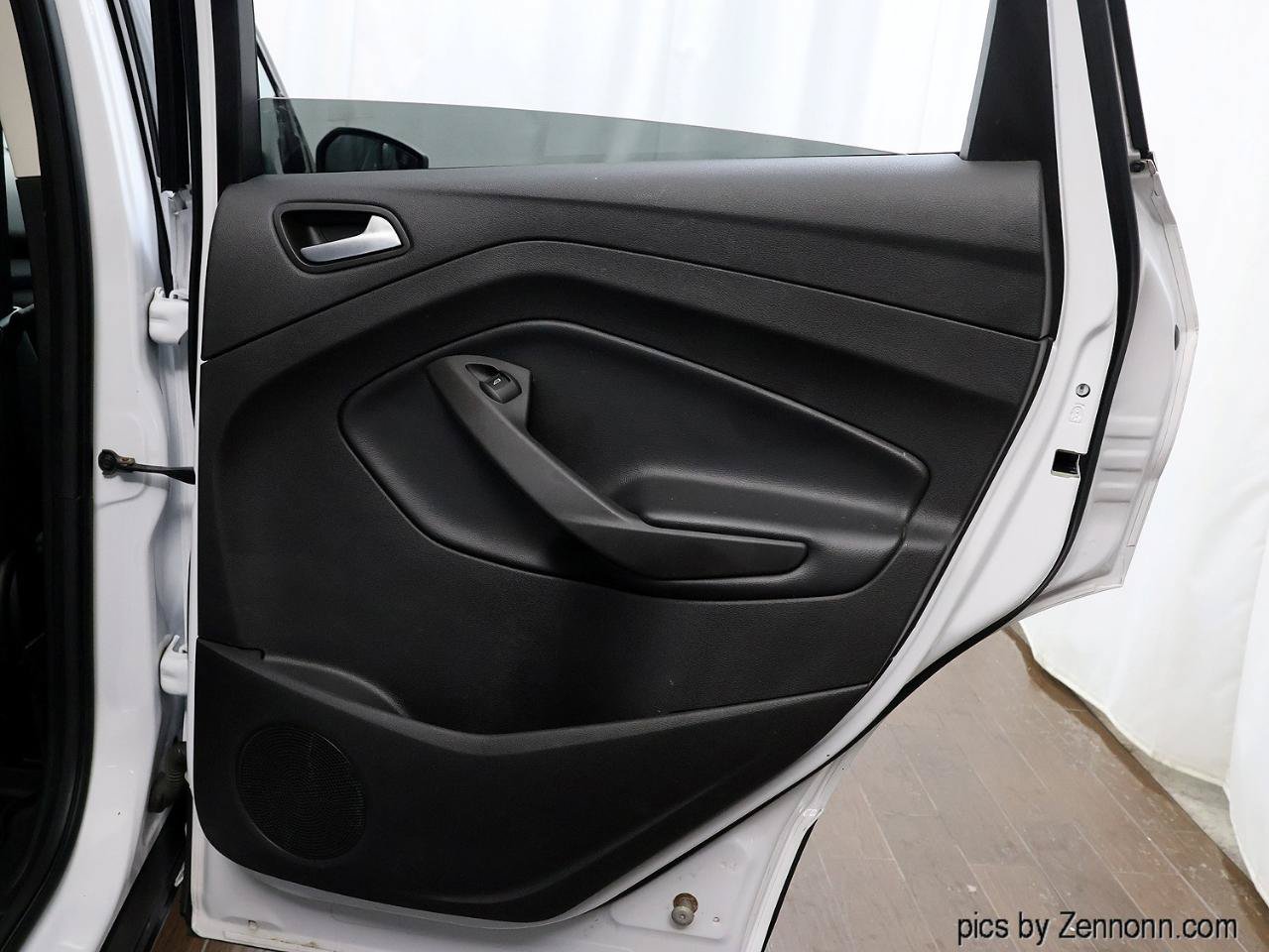 Used 2018 Ford Escape SE w/ SE Sync 3 Package FWD image 32