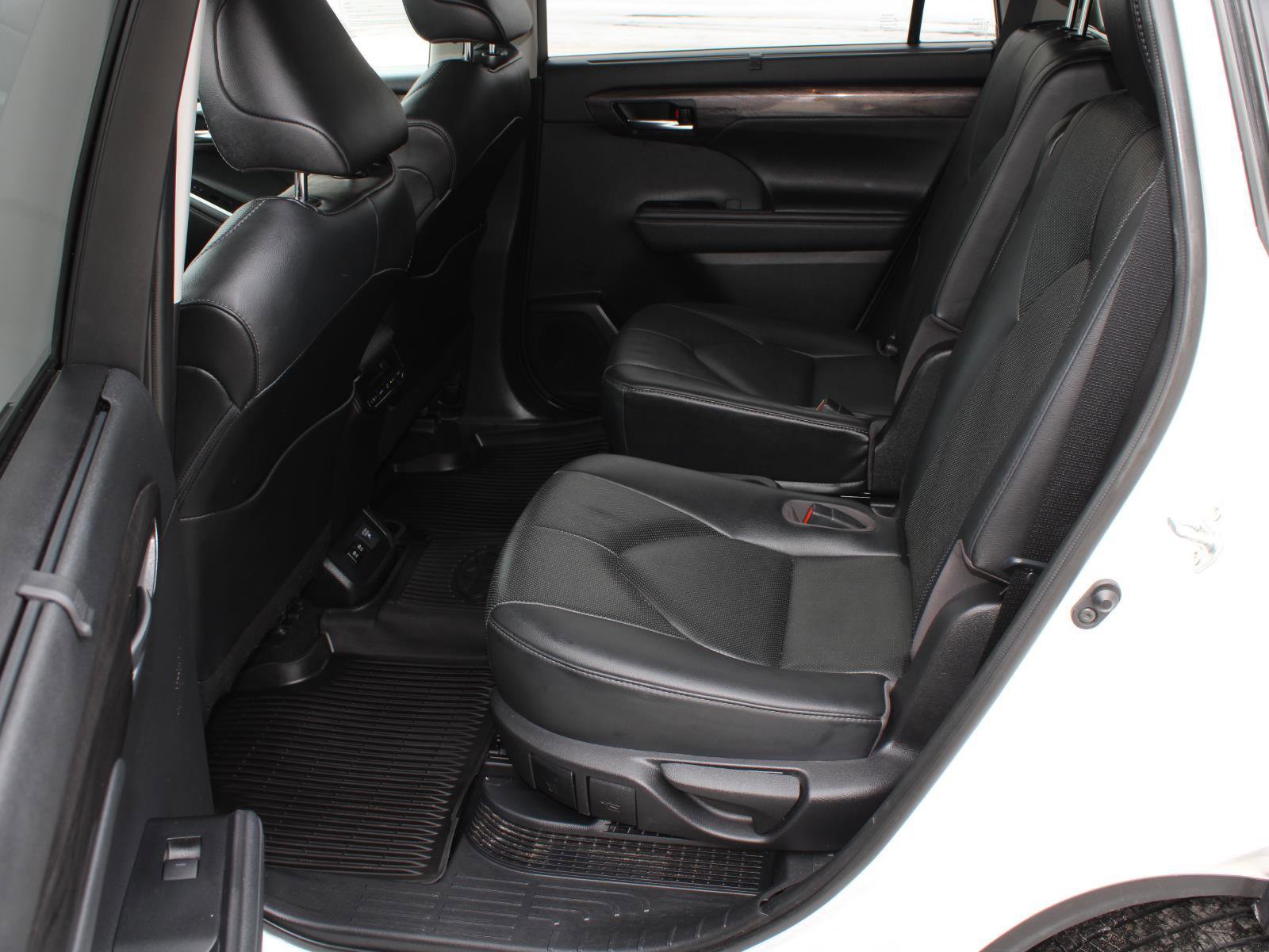 Used 2021 Toyota Highlander Limited image 16