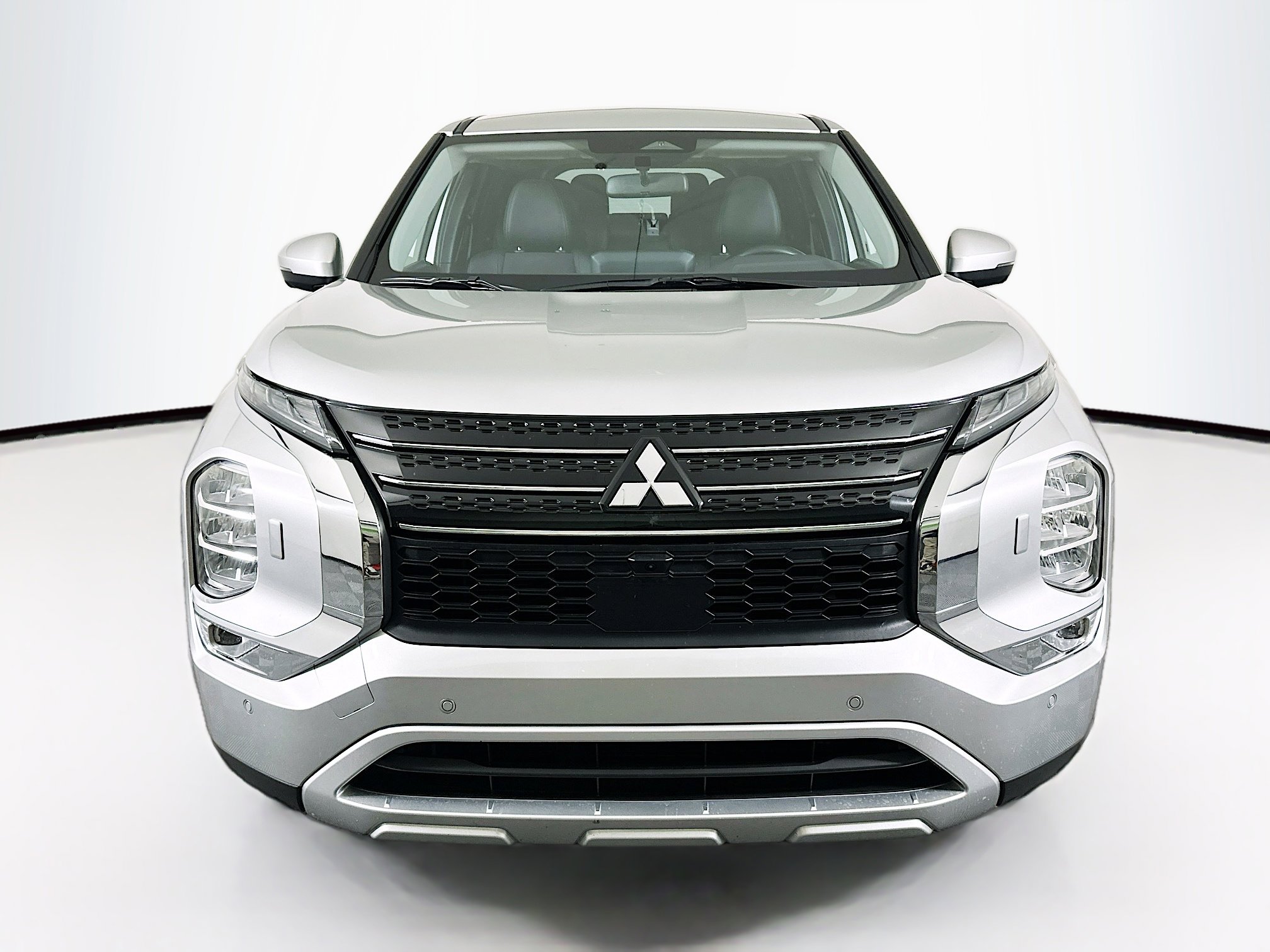 Used 2024 Mitsubishi Outlander SE Black Edition image 2