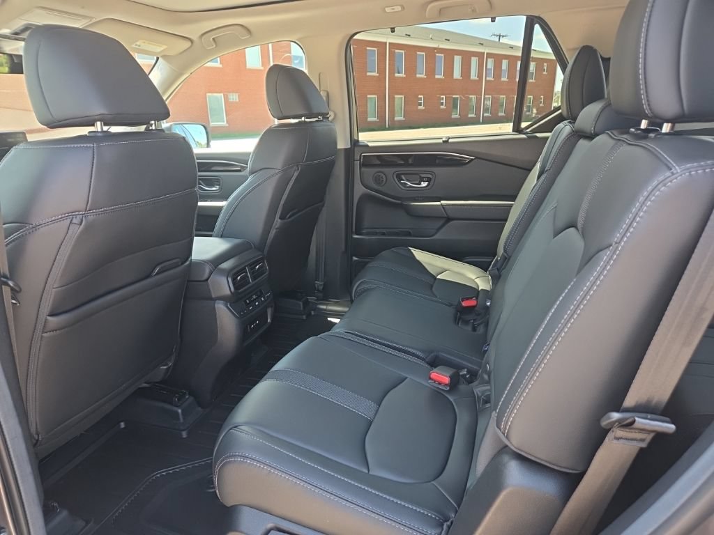 Used 2025 Honda Pilot Touring image 20