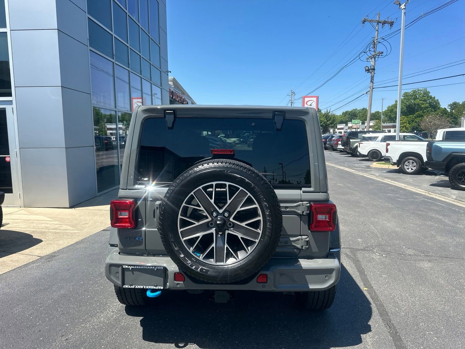 Used 2023 Jeep Wrangler Unlimited Sahara AWD/4WD image 5