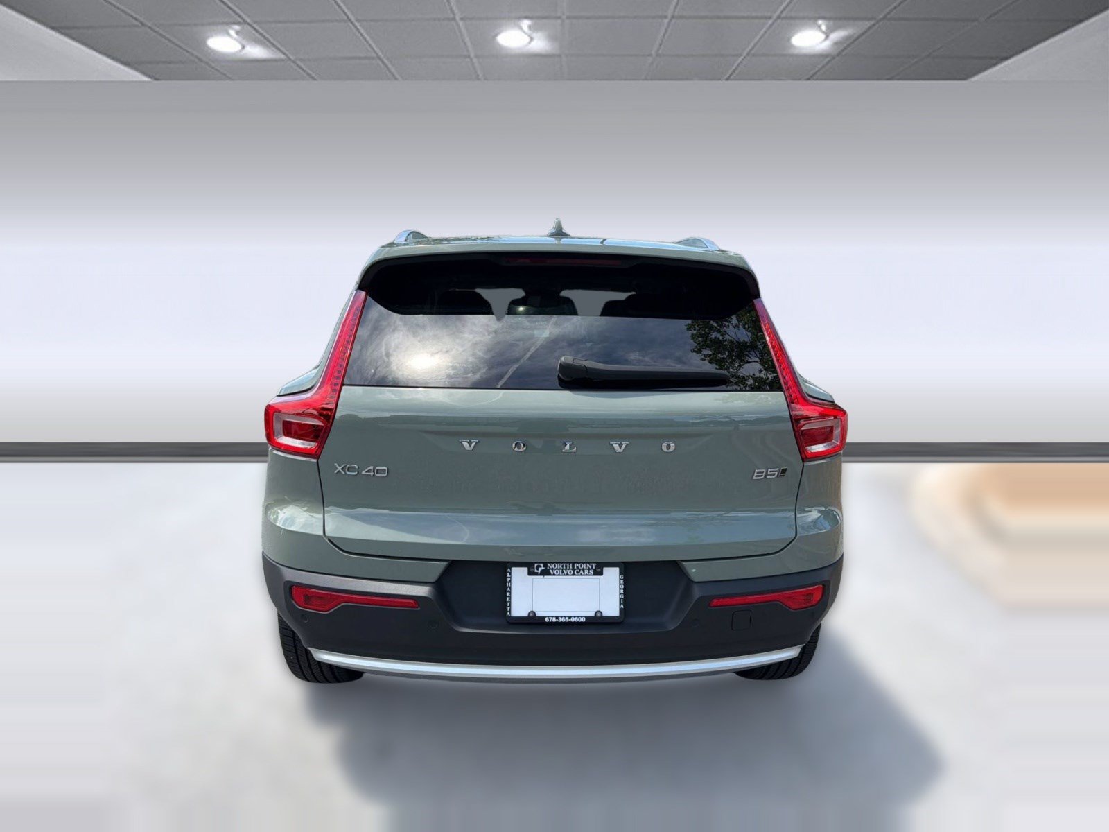 Certified 2024 Volvo XC40 B5 Plus AWD/4WD image 10