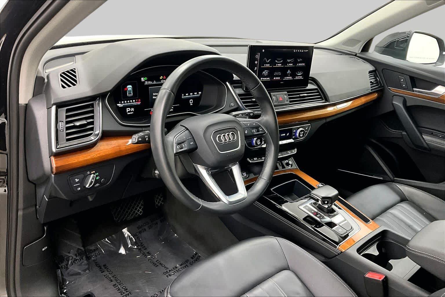 Used 2023 Audi Q5 2.0T Premium Plus w/ Premium Plus Package AWD/4WD image 17