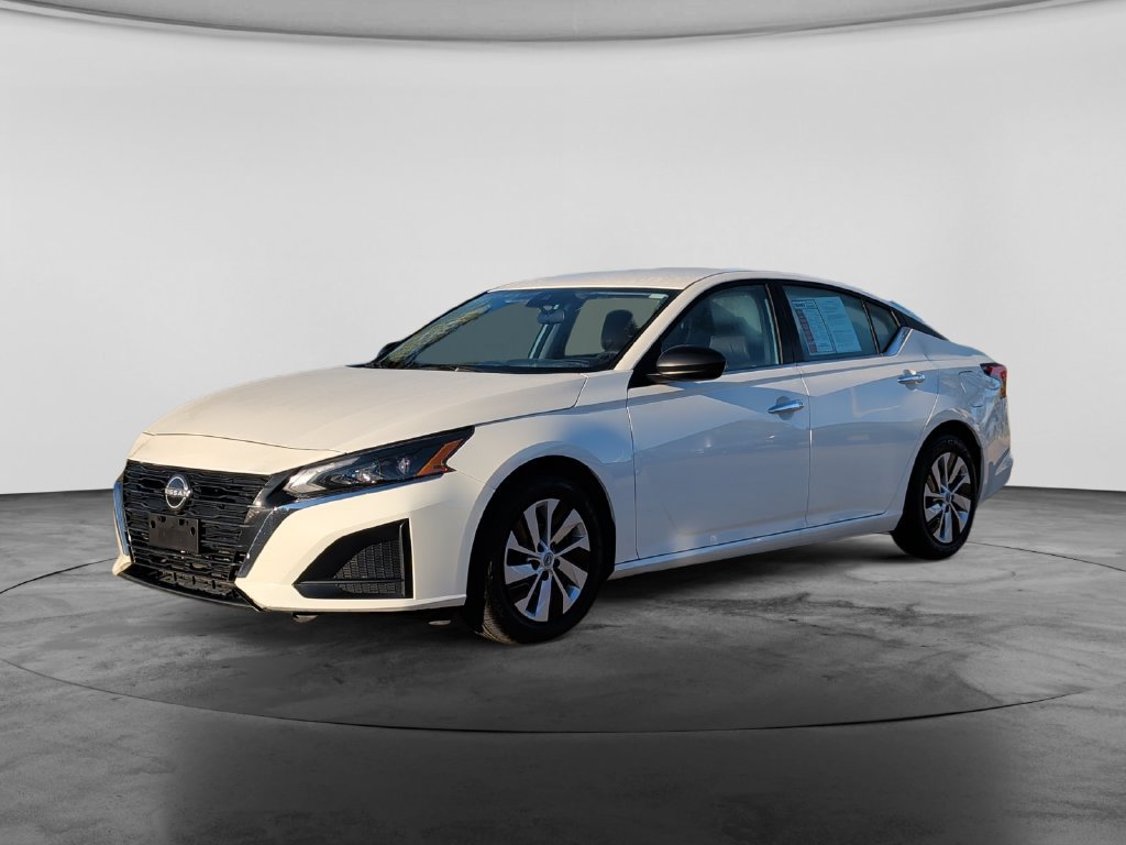Used 2024 Nissan Altima 2.5 S FWD image 3