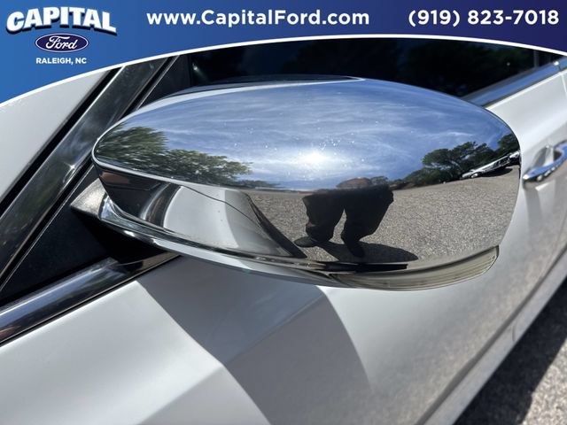 Used 2018 Chrysler 300 Limited w/ Safetytec Plus Group AWD/4WD image 12