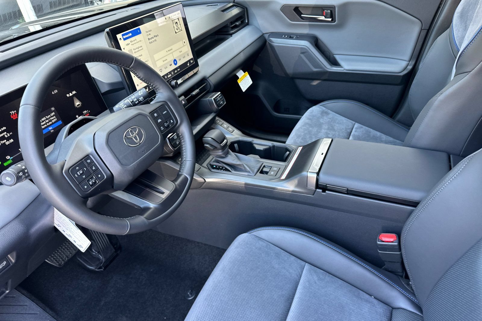 New 2026 Toyota RAV4 XSE w/ Panoramic Sun Roof Package AWD/4WD image 10