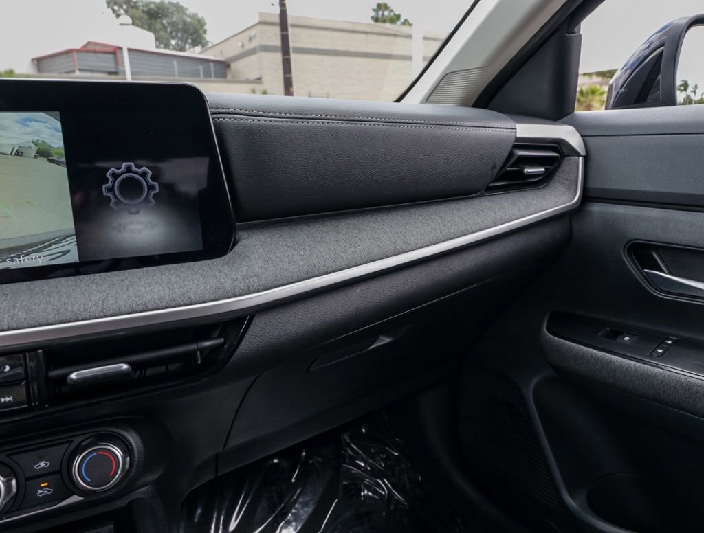 Used 2025 Nissan Kicks SV FWD image 28