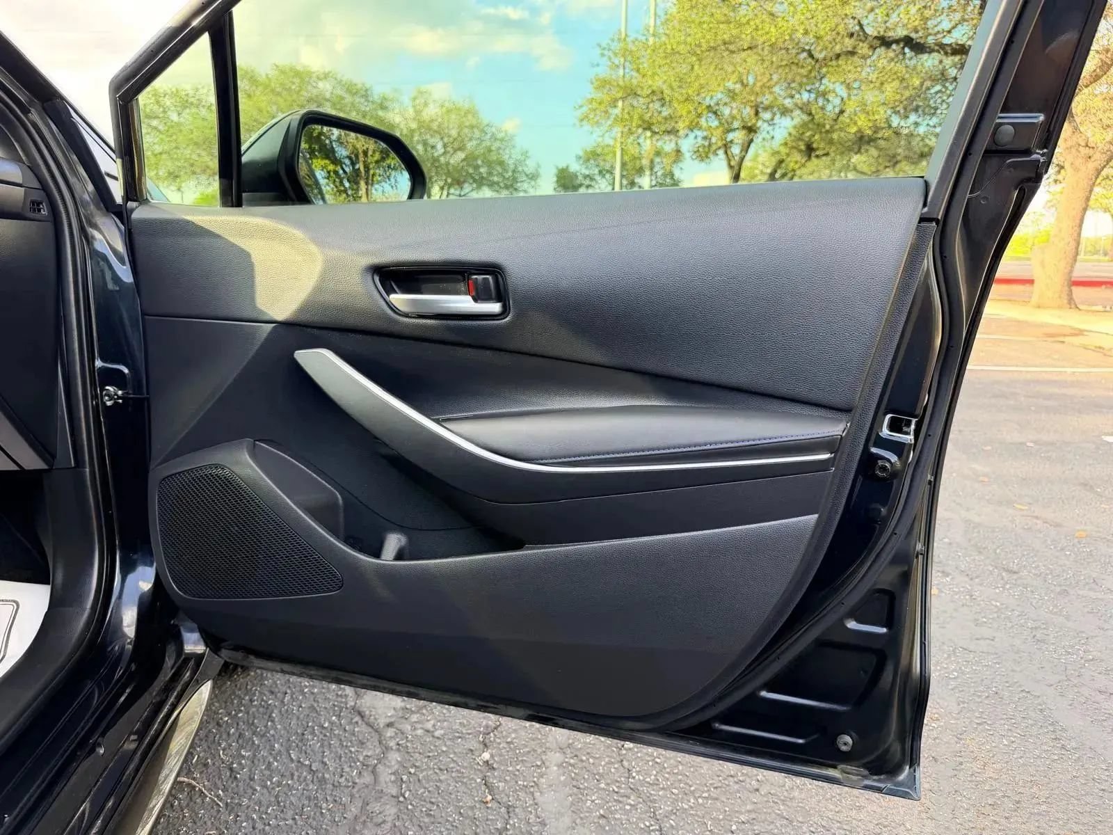 Used 2022 Toyota Corolla SE FWD image 23