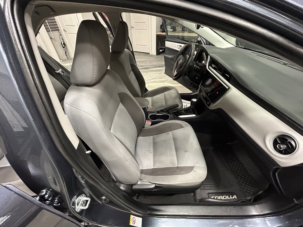 Used 2018 Toyota Corolla LE image 36