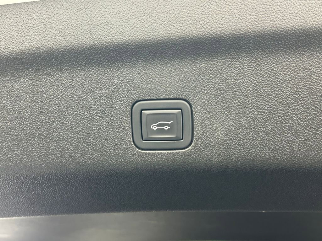 Used 2023 Chevrolet Tahoe High Country image 39