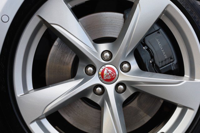 Used 2019 Jaguar F-TYPE R-Dynamic RWD image 46