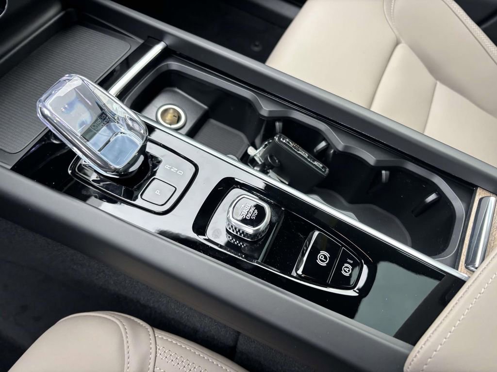New 2026 Volvo XC60 T8 Plus w/ Protection Package Premier image 22