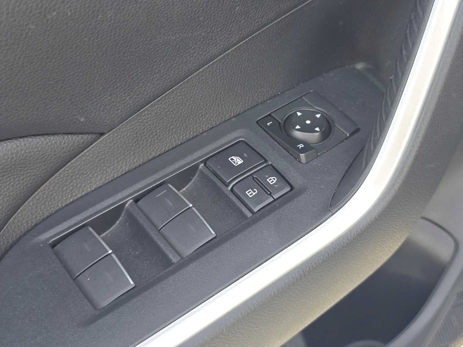 Used 2023 Toyota RAV4 SE w/ Convenience Package AWD/4WD image 24