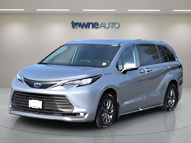 Used 2021 Toyota Sienna XLE AWD/4WD image 2