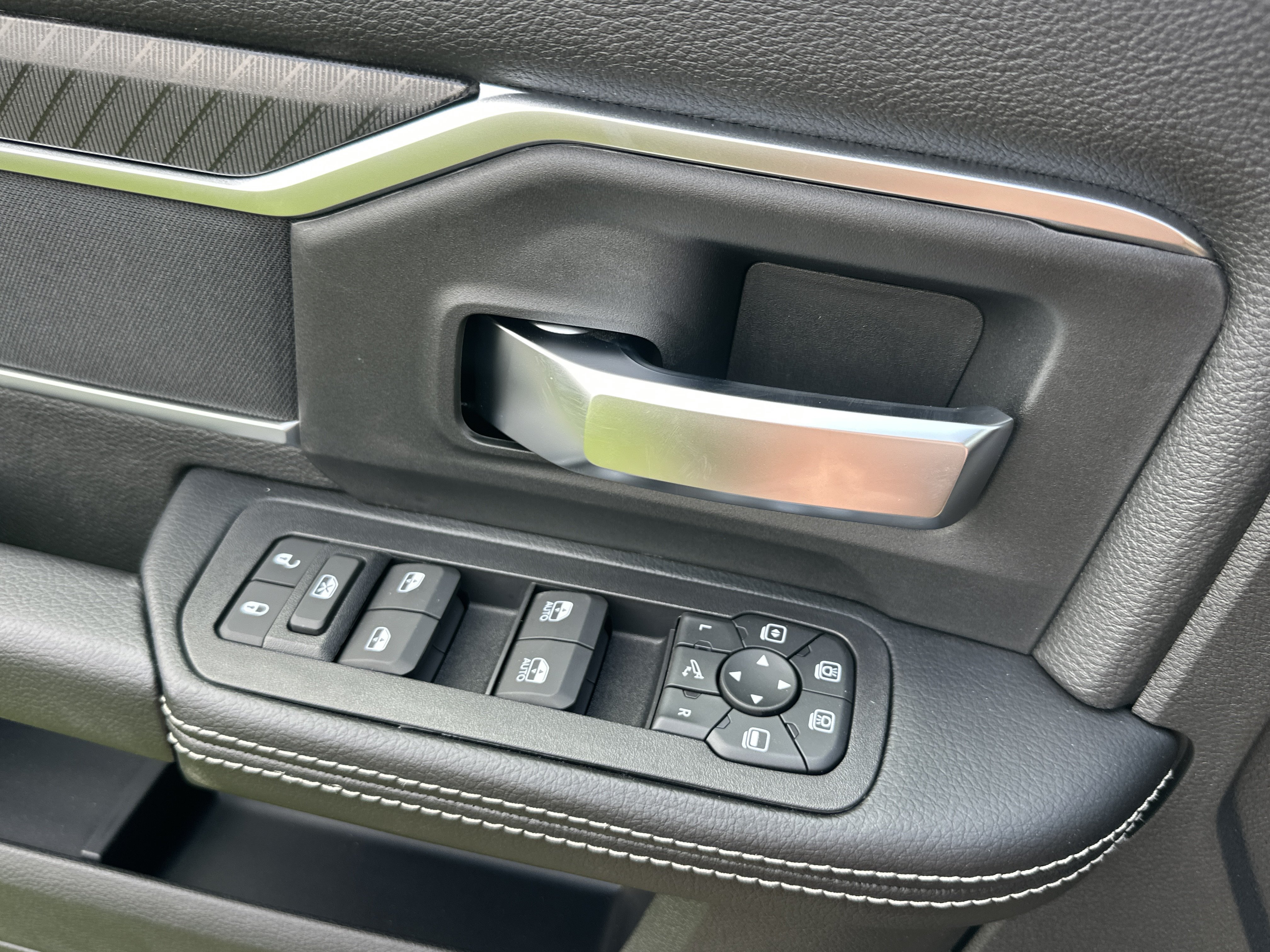 New 2026 RAM 3500 Big Horn AWD/4WD image 13