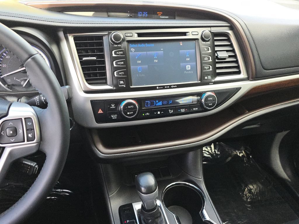 Used 2016 Toyota Highlander Limited w/ Preferred Accessory Package FWD image 27