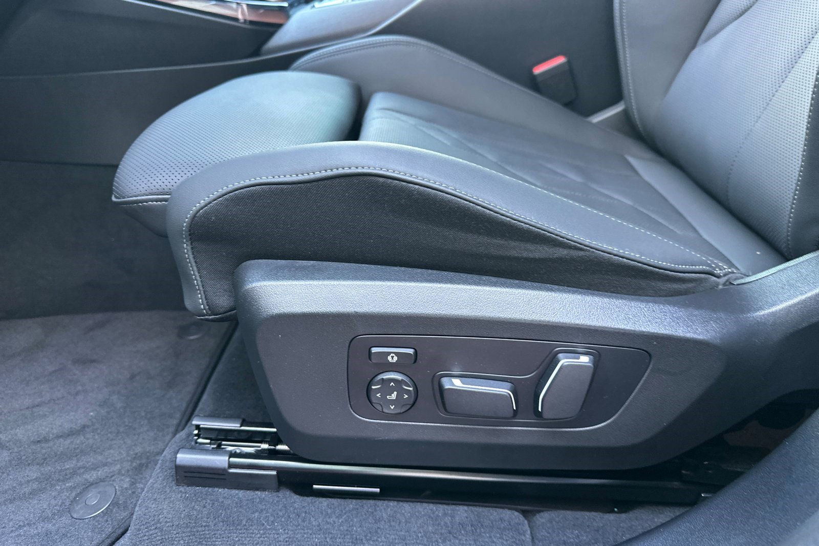 Used 2025 BMW X3 xDrive30i w/ Premium Package image 14