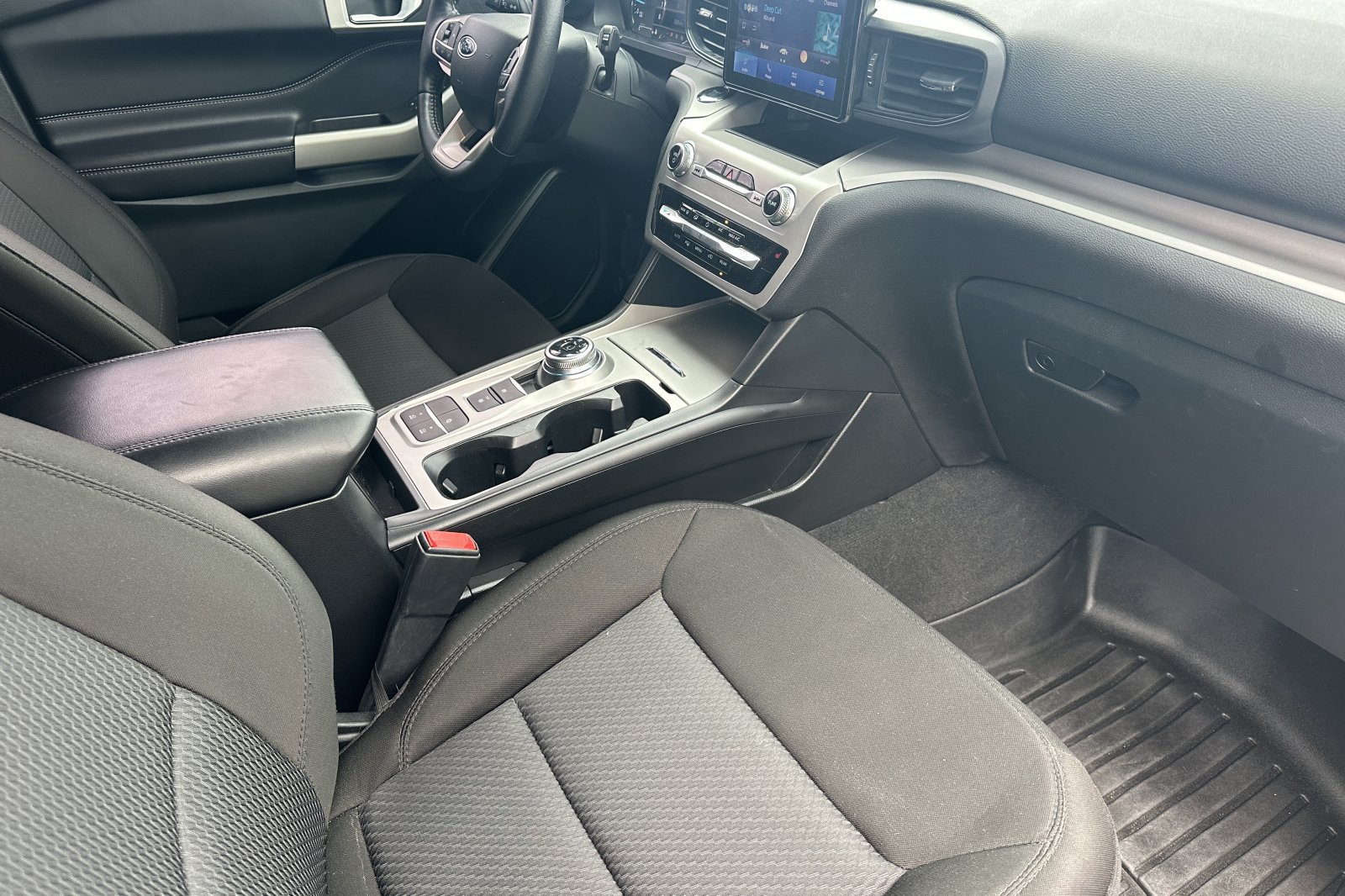 Used 2022 Ford Explorer XLT RWD image 15