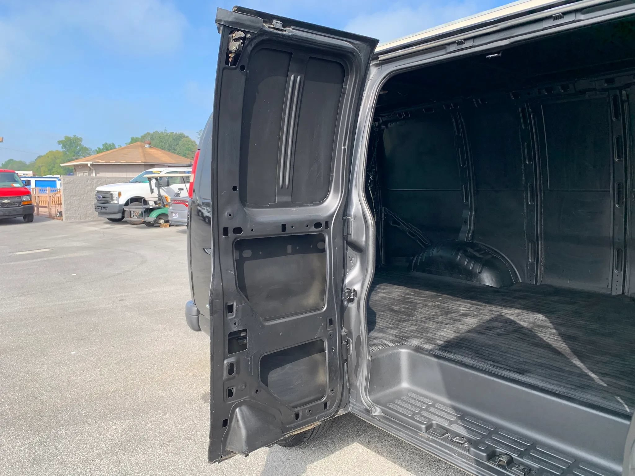 Used 2007 Chevrolet Express 1500 RWD image 21
