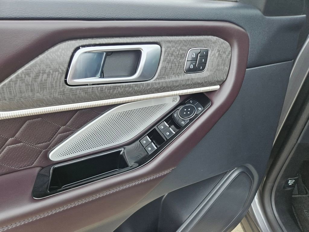 Used 2025 Ford Explorer Platinum w/ LUX Leather Package AWD/4WD image 15