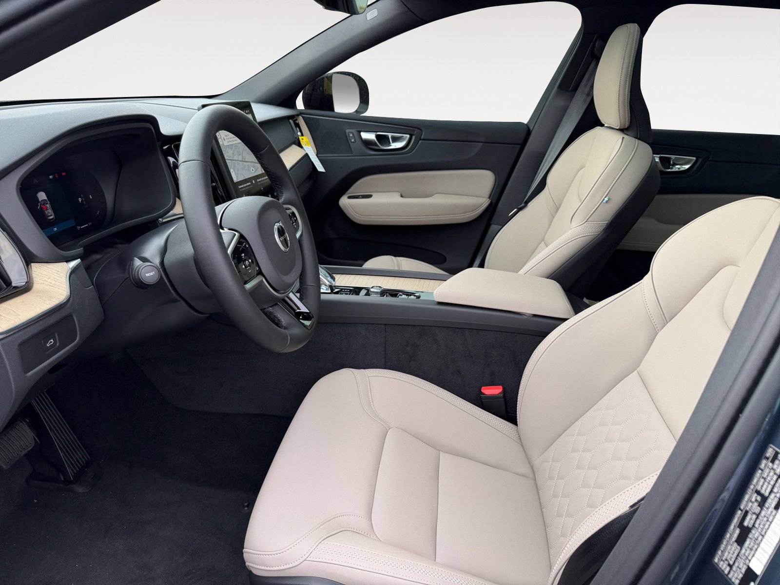New 2026 Volvo XC60 B5 Plus w/ Protection Package Premier AWD/4WD image 9